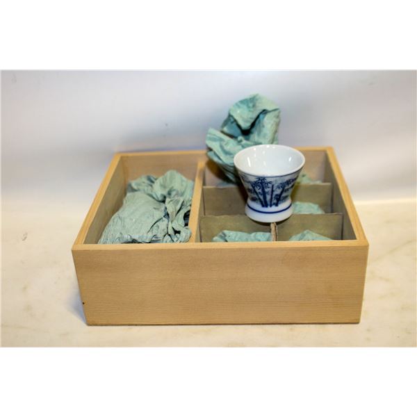 NEW VINTAGE JAPANESE SAKI CARAFE W/6 CUPS