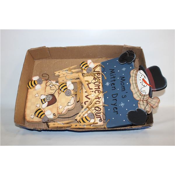 PAIR OF FOLK ART HOUSE DECOR