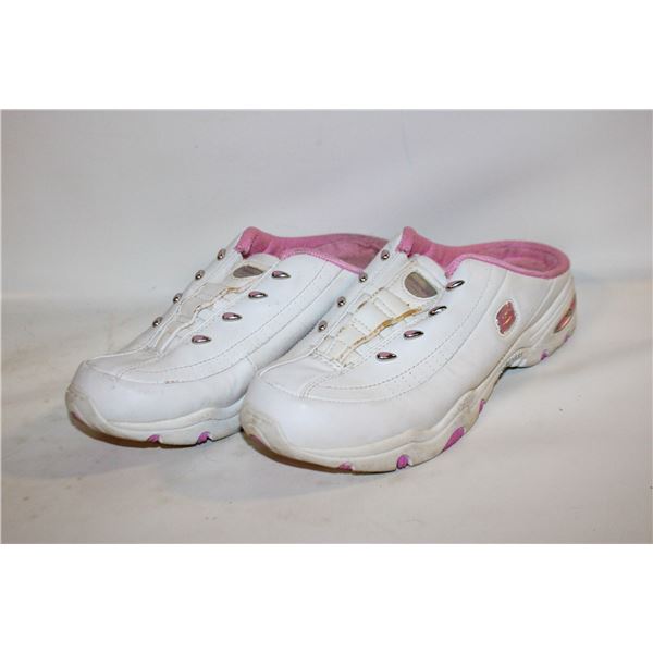 27) PAIR OF WHITE WITH PINK TRIM SKETCHERS