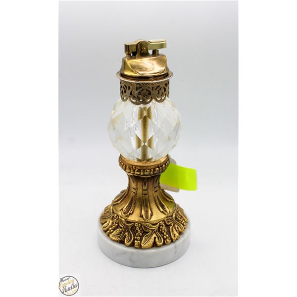 VINTAGE COLLECTIBLE PEDESTAL