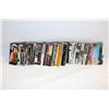 Image 1 : LOT OF 100 VINTAGE ELVIS TRADING CARDS