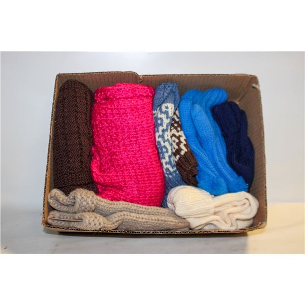KNITTED SCARVES/HATS/SOCKS