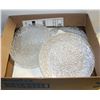 Image 1 : FLAT OF 12 GLASS 8.5 INCH PLATES