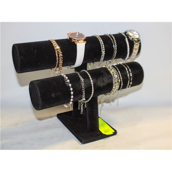 NEW JEWELRY ORGANIZER WITH 20 BRACELETS AND NEW