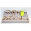 Image 1 : JEWELRY ORGANIZER TRAY WITH RINGS AND BANGLES
