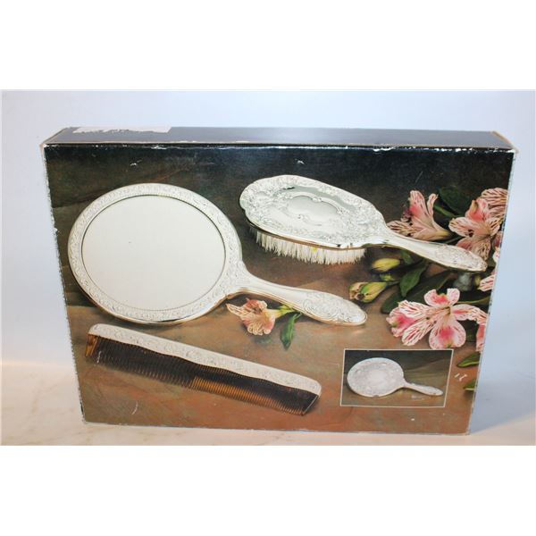 NEVER USED VINTAGE THREE-PIECE