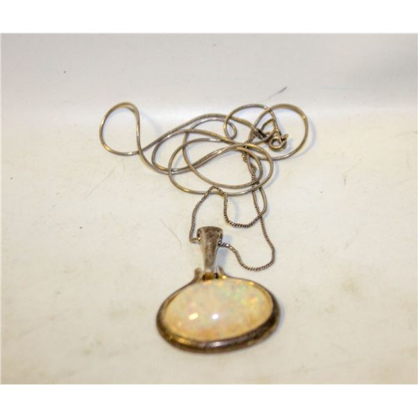 925 SILVER NECKLACE WITH OPALESCENT LARGE PENDANT