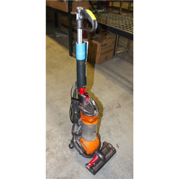 DYSON BALL DC 24 W/ACCESSORIES+MANUAL