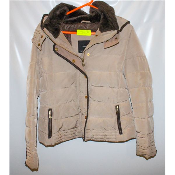ZARA SHORT FIT LADOES XL LIGHT COAT