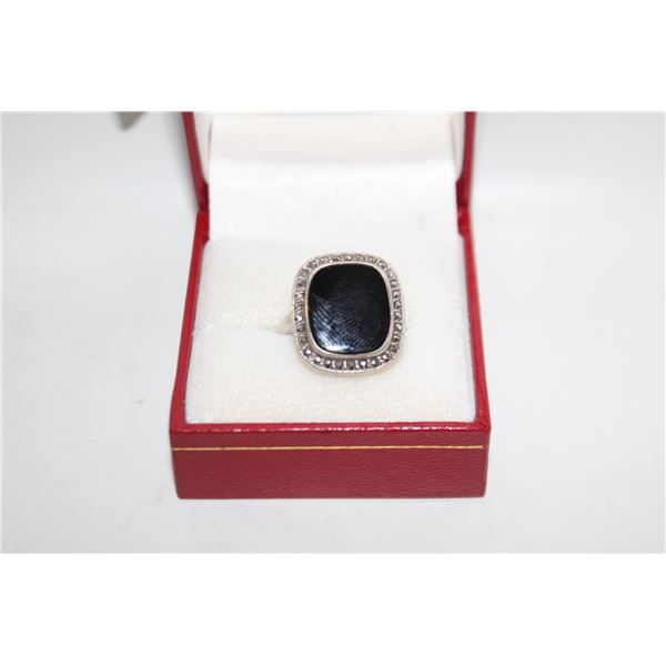 925 SILVER 4.0 GRAM RING SIZE 6.5 IN RING BOX