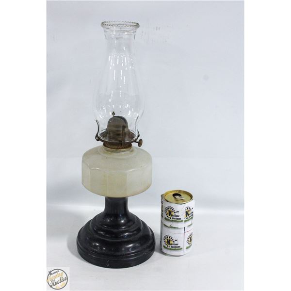 VINTAGE KEROSENE OIL LAMP BLACK AND WHITE
