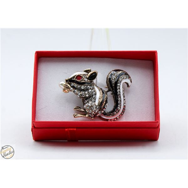NEW SQUIRREL BROOCH/ PENDANT 1.85”X133”
