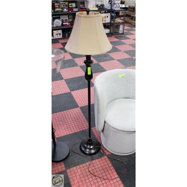 CLASSIC TRADITIONAL FLOOR LAMP WITH DARK FINISH