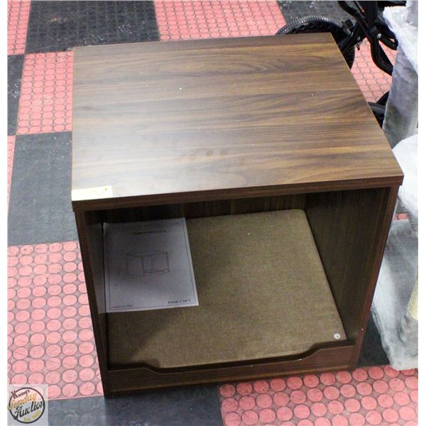 Q - MAX PET END TABLE WITH REMOVABLE MAT - DARK