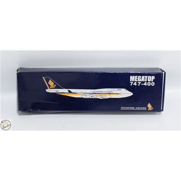 NEW MEGATOP 747-400 SINGAPORE AIRLINES