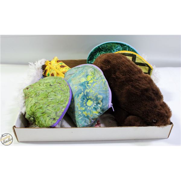 ESTATE FLAT OF HANDMADE POUCHES +