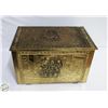 Image 1 : VINTAGE EMBOSSED BRASS BOX