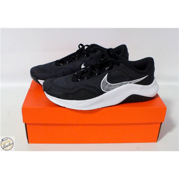 NEW NIKE LEGEND MEN'S SIZE 8