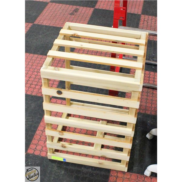 PET KENNEL (TO SEPERATE PETS WHILE EATING)