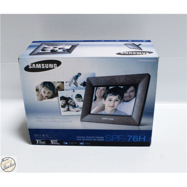 NEW SAMSUNG 7" DIGITAL PHOTO FRAME