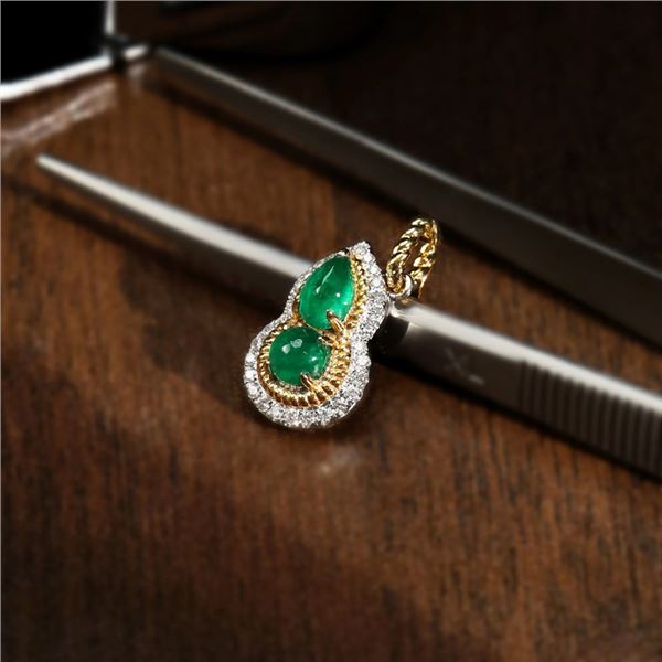 18K Gold Gourd-Shaped Emerald Pendant