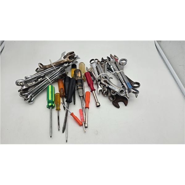 Large assortment of wrenches and screwdrivers (CA33)
