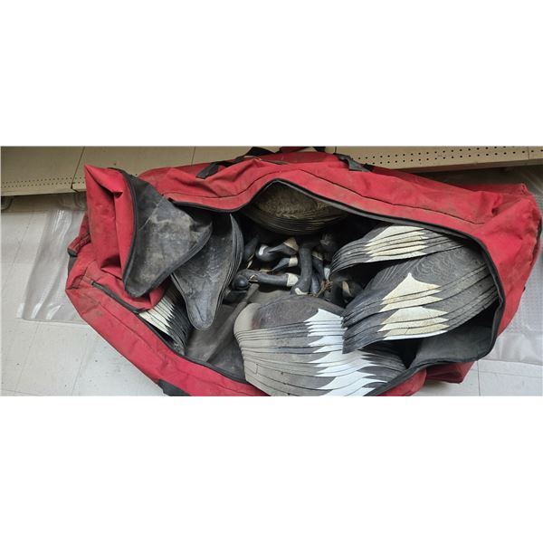 84 canada Goose decoys with heads & stakes (ck36)