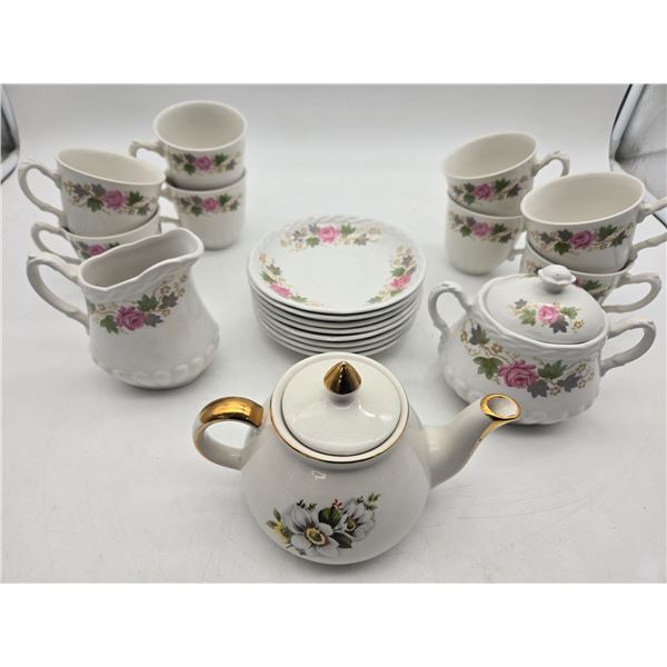 full floral designed tea set  (cla27)