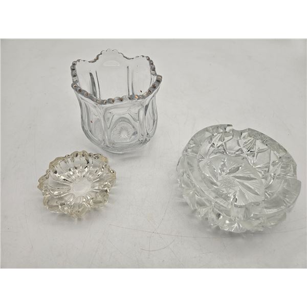 Pinwheel bowls and ashtray glassware (cla27)