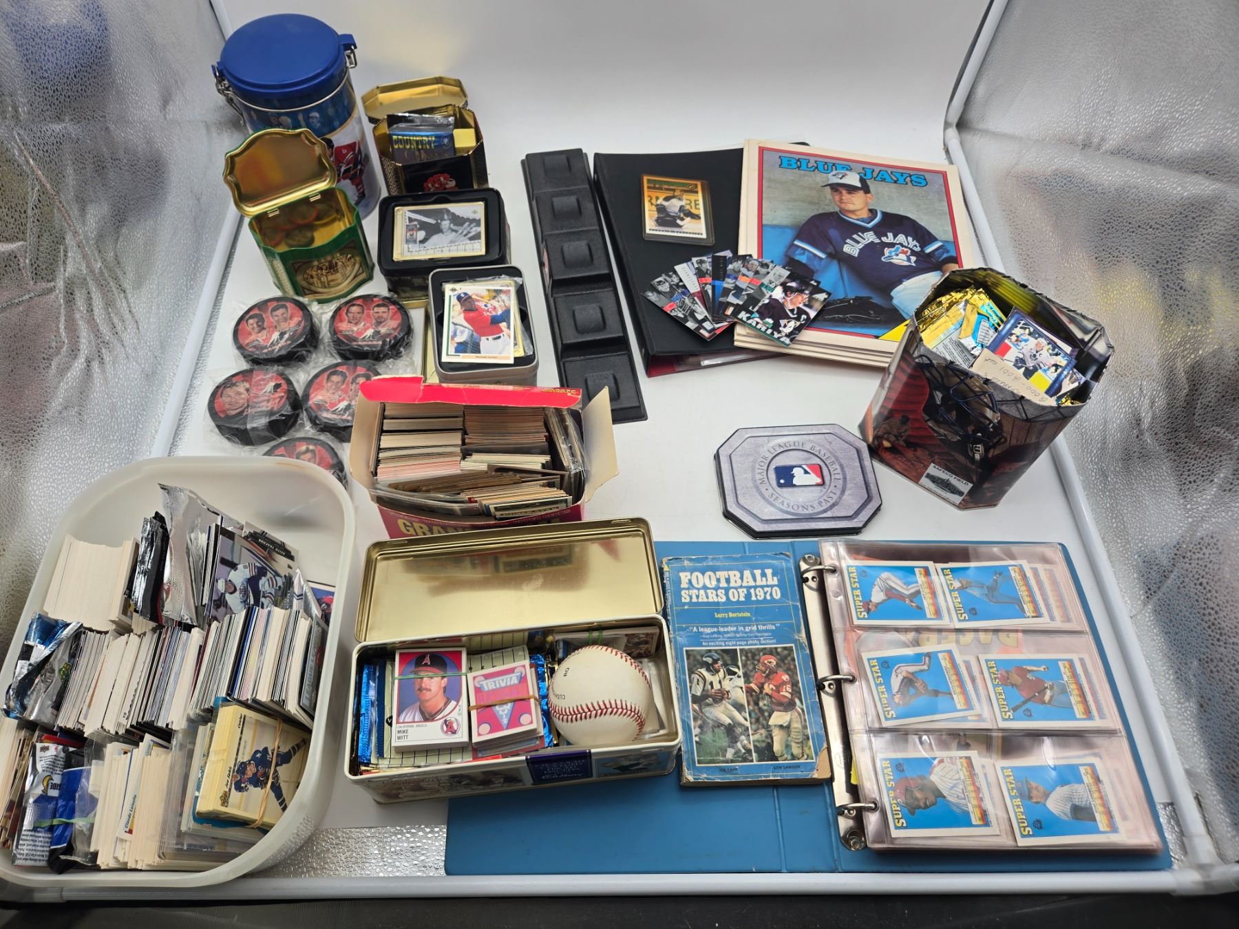 large collection of sports collectors cards (crc26)