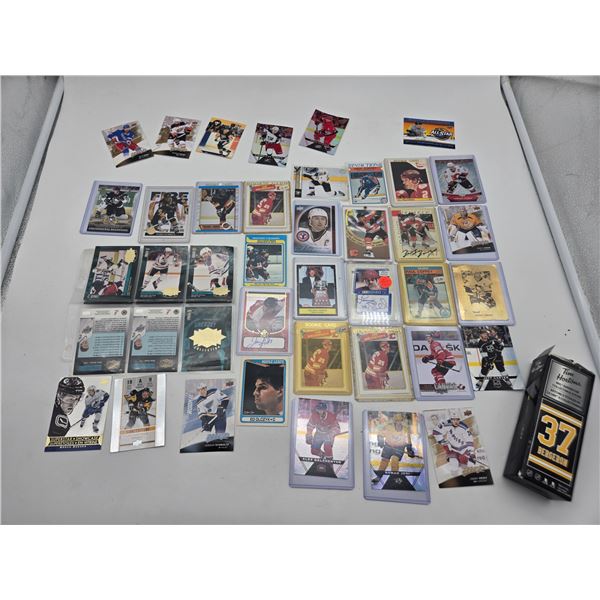 collection of hockey cards (cl2)