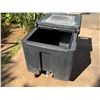 Image 4 : Cambro Sliding Lid Mobile Ice Caddy 36" x 22"