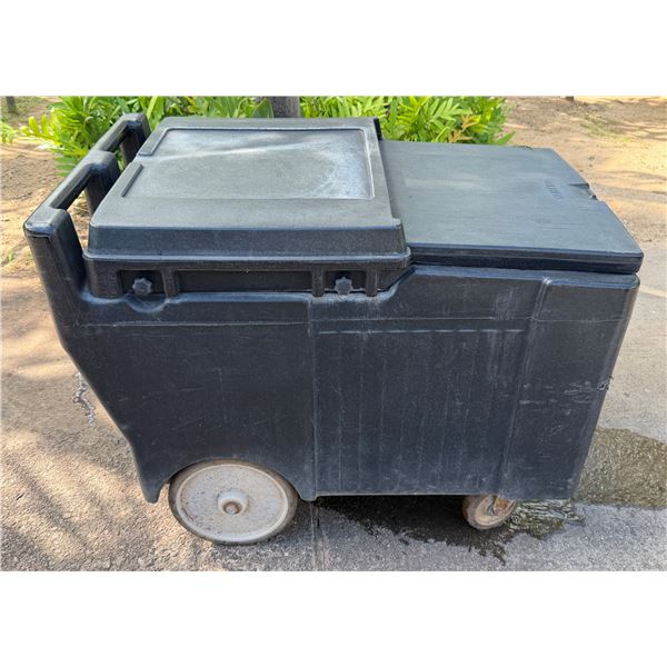 Cambro Sliding Lid Mobile Ice Caddy 36" x 22"