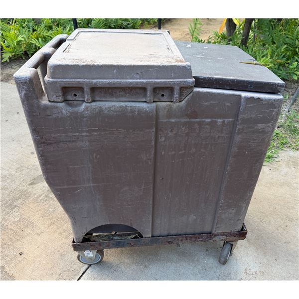 Sliding Lid Mobile Ice Caddy 35" x 22" x 39"H
