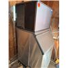 Image 5 : Kool-Aire Ice Machine w/ Storage Bin (works) Pick up Jan. 16 & 17 by appointment.