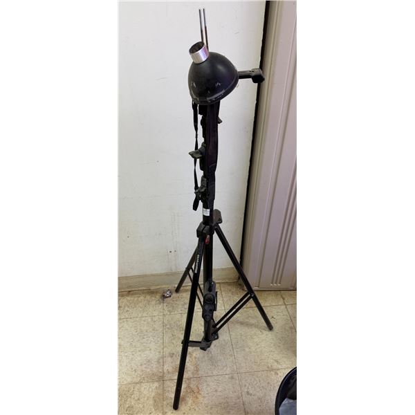 Interfit Strobies Domed Flash w/ Pro-Flash Battery Pack on Manfrotto 1005BAC Light Stand