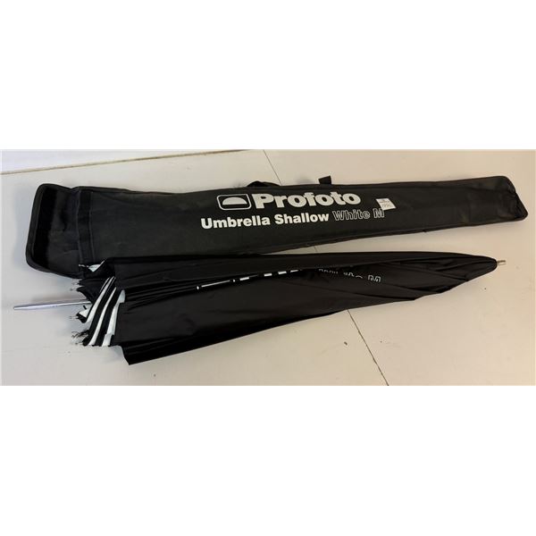 Profoto Umbrella Shallow White M  Light Modifier in Case