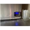 Image 3 : Hoshizaki Modular Ice Machine Head & Follett Ice Storage Bin (pick up Jan. 16 & 17 by appointment)