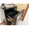 Image 2 : Metal 4-Drawer Filing Cabinet 19" x 52"H