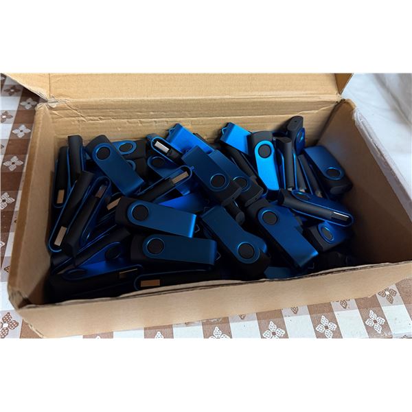 Multiple PRAV® X002TVV0D USB 2.0 Memory Sticks 16GB Rotatable Blue & Black