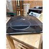 Image 2 : JVC DIRECT DRIVE TURNTABLE WITH DUST COVER