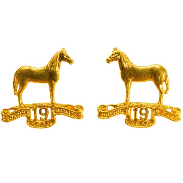 Militaria Insignia C.E.F. WW1; 19th Edmonton Fusiliers Gilt pair Collar badges.  Lot of 2 pcs.