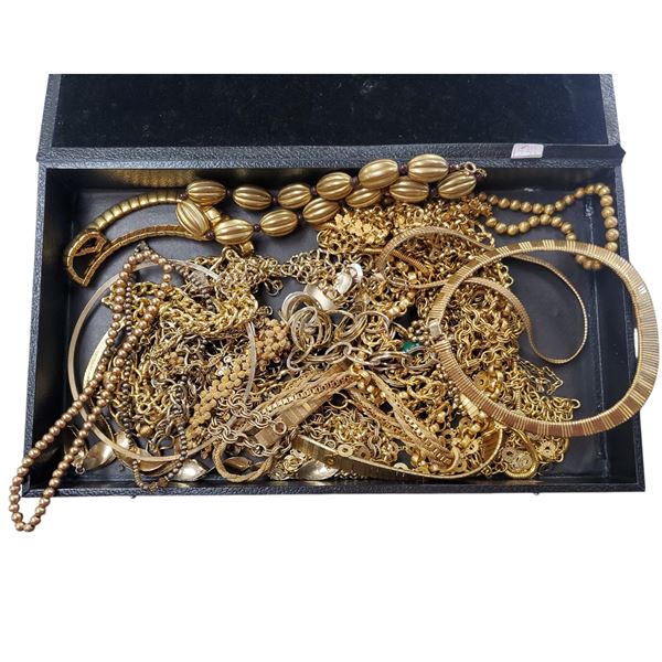 35 Good Quality Gold -Tone Necklaces - Wide variety of chain styles and lengths (Display tray not in