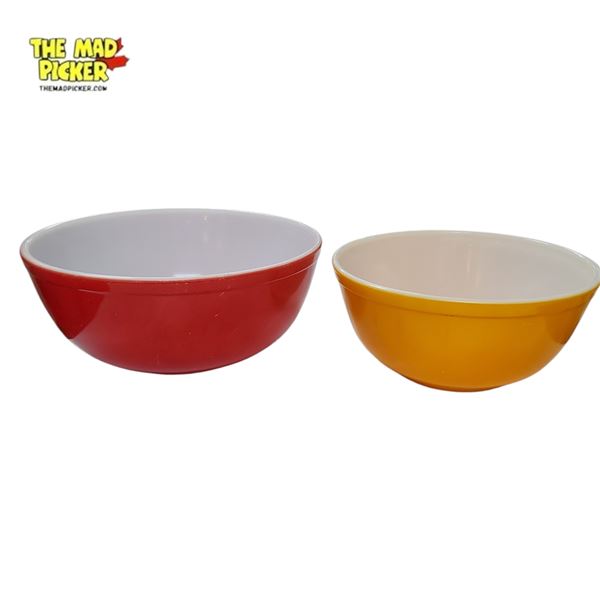Set of Vintage Pyrex Primary Colors Nesting Mixing Bowls.
