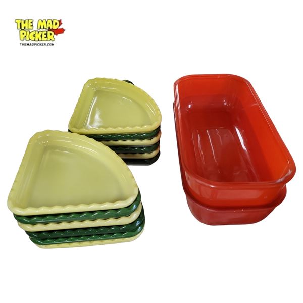 Hazel Atlas Moderntone Platonite Triangular Dishes Chartreuse & Dark Green Mid-Century