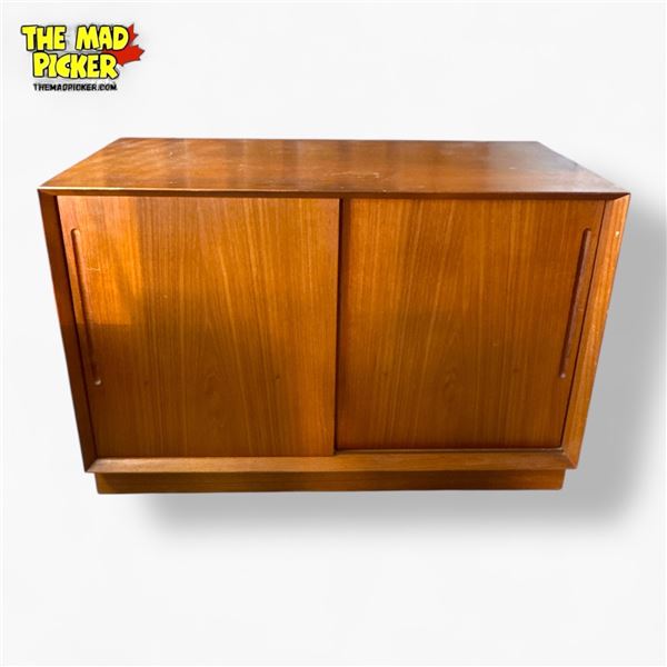 Mid-Century Modern Danish Teak Credenza Sliding Doors 1960s - Approx. 39 1/2in X 18 1/2in X 26 1/2in