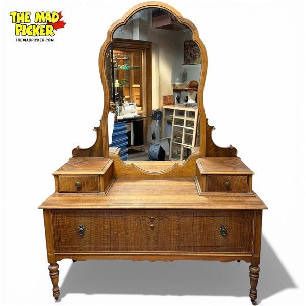 Victorian-Edwardian Style Oak Vanity Dresser with Shield Mirror Late 19th/early 20th Century