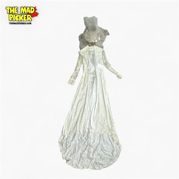 Vintage Victorian Style Wedding Gown with White Lace Design - Size S