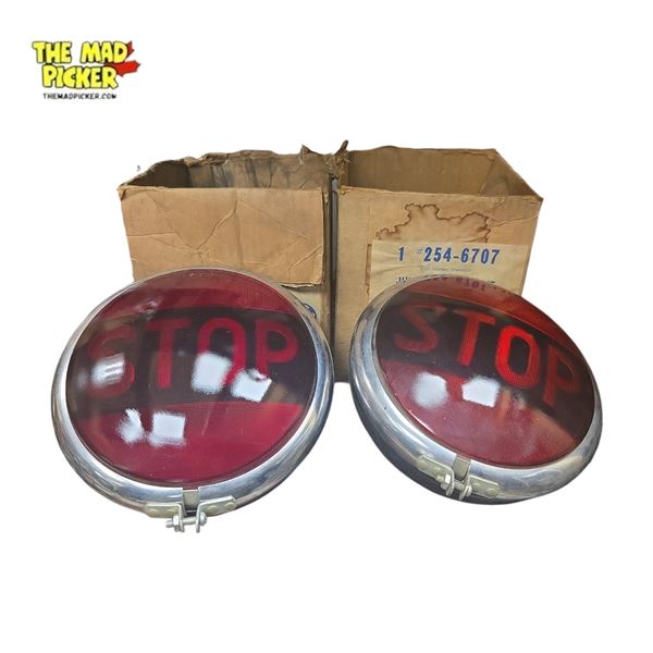 KD 254-6707 Jumbo Stop Light Lens Pair Red 7-Inch Vintage with Box and Mounts