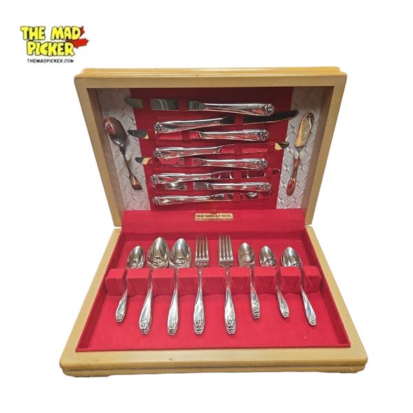 1847 Rogers Bros Daffodil Silver Plated Flatware Set with Wooden Box